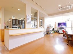 明るい受付ロビー風景