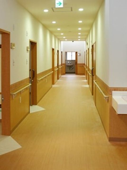 清潔感のある明るい廊下