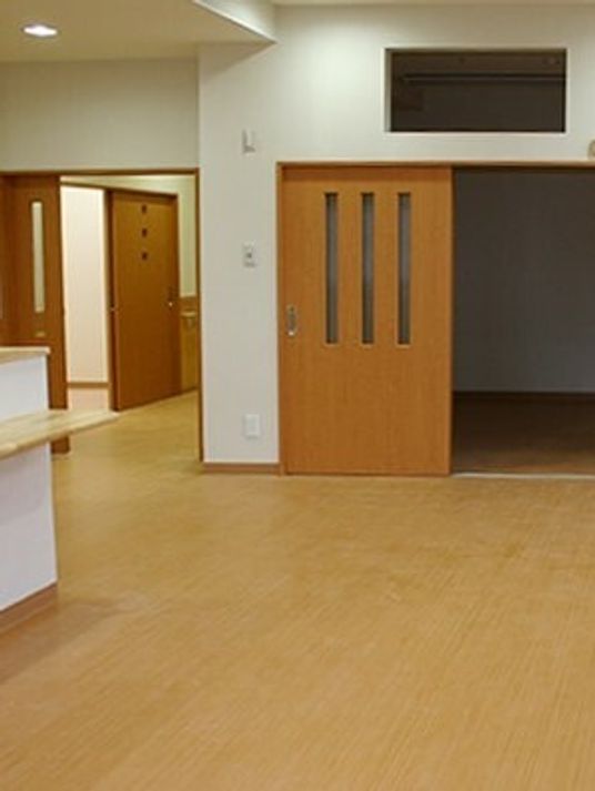 木目調の温かい廊下