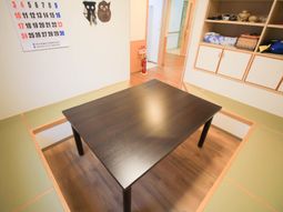 多目的室のシンプルなテーブル