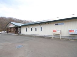 広々とした外観の建物