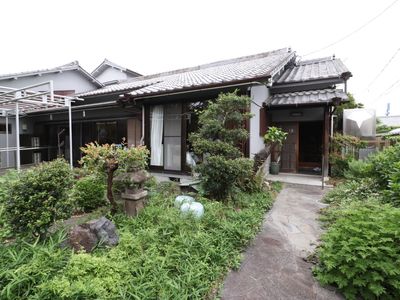 緑豊かな和風の外観