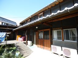 和風建築のエントランス