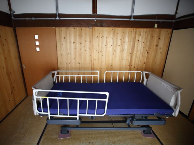 和室の手動式ベッド
