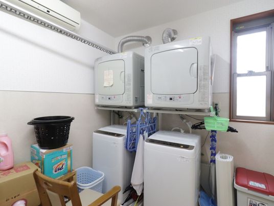 整理された洗濯機エリア