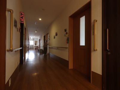 廊下の明るいイメージ