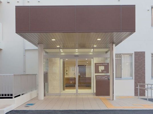 正面玄関の出入口  