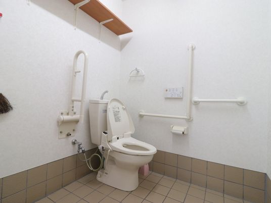 手すり付きトイレ