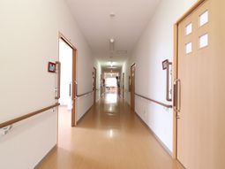 明るく清潔な廊下