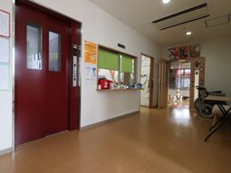 清潔な廊下と緊急口