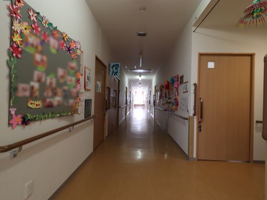 廊下に飾り付け