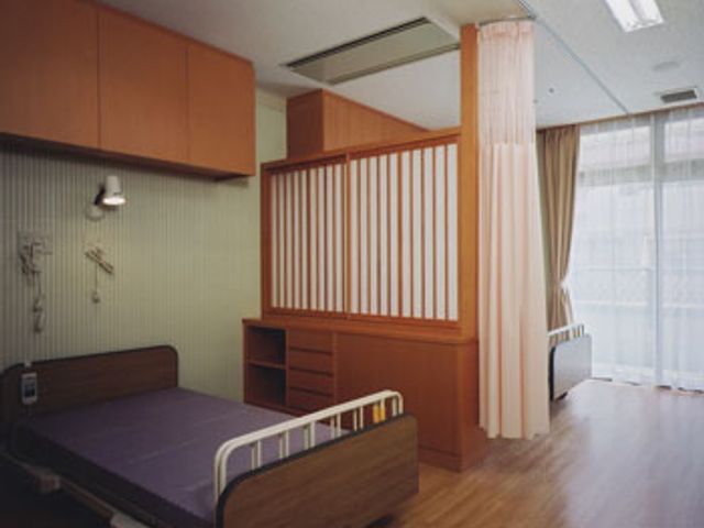 自然光が入る居室 居室 広々とした居室は、自然光がたっぷりと入り、快適な生活環境を提供します。