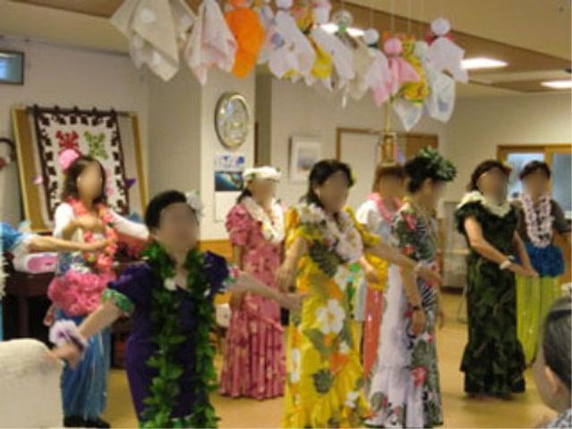 フラダンスする人々