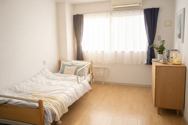 柔らかな光が差し込む居室