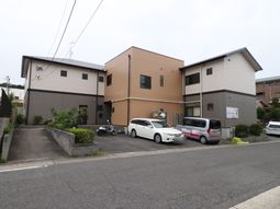 静かな街に佇む建物