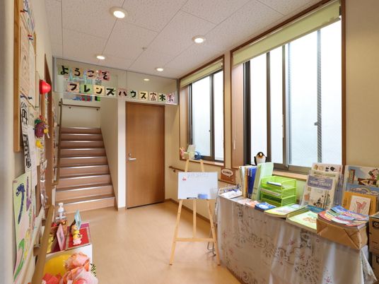明るいエントランス風景