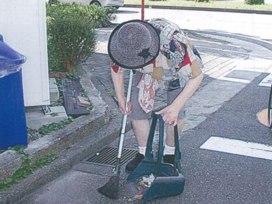 清掃を行う利用者様外観
