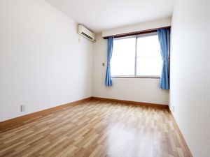 明るく清潔な空間の居室