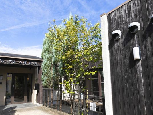 木目調の外観です  
