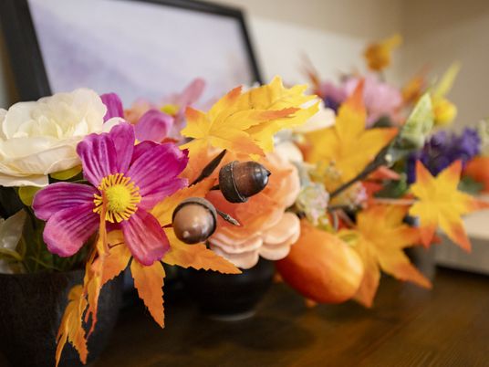 明るい花の飾り付け
