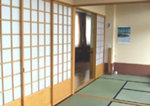 落ち着いた和室の様子
