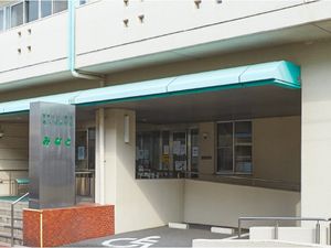 施設の正面玄関  