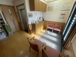 落ち着いた待合場所