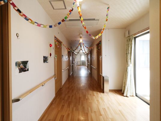 廊下の装飾と掲示物