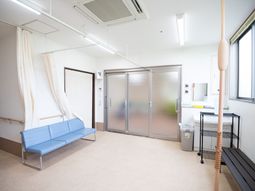 清潔感のあるリハビリ室