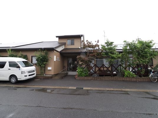 外観の建物エントランス