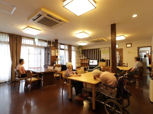 和やかなリビングの様子