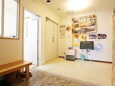 玄関エリアの明るい空間