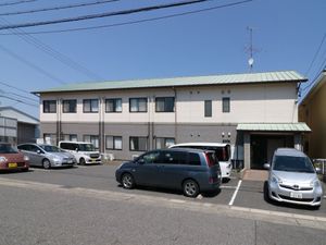 穏やかな外観の建物