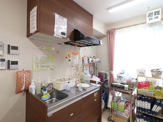 綺麗な洗面台と整理棚