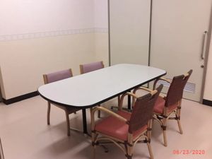 4人掛けの会議室  