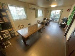 明るい日差しの室内