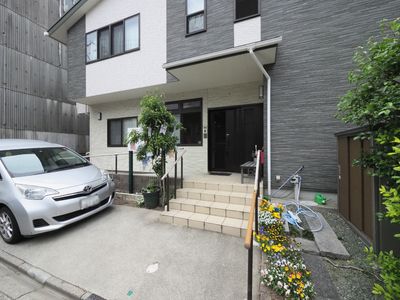 建物のエントランス周辺