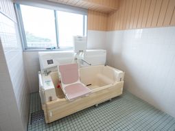 快適な設備の浴室