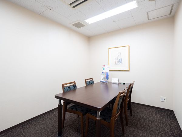 シンプルな会議室
