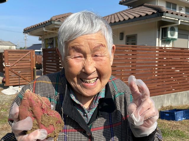 元気な高齢者のアクティビティ支援 庭 穏やかな庭での支援を通じ、ご入居者の健やかな生活を一緒にサポートしませんか。