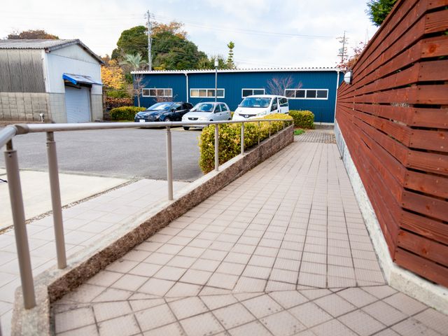 働きやすい環境エントランス エントランス スムーズな移動が可能な広々としたエントランスで、仕事の効率も良くなります。
