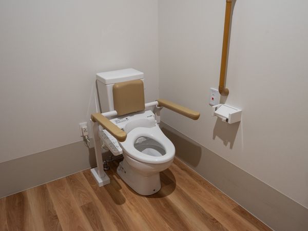 手すり付きトイレ