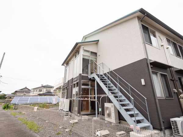 広々とした施設の外観