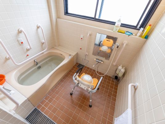 バリアフリーの浴室設備
