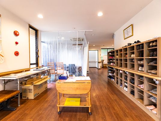 入口にある足元の整理棚