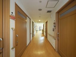 清潔感のある明るい廊下
