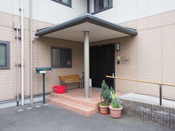 清潔感あるエントランス
