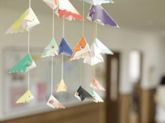 手作りの鶴のモビール