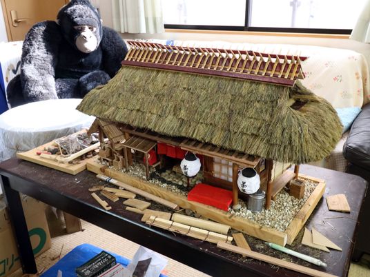 手作りの模型と縫製玩具