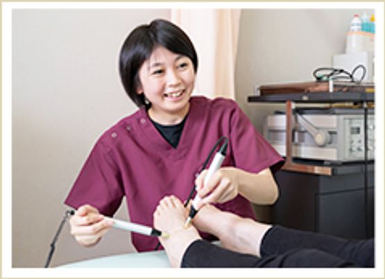 施術中の様子スタッフ